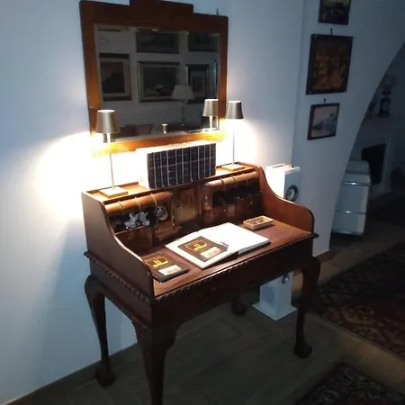 Il Ritrovo Dei Poeti לינה וארוחת בוקר 4*
