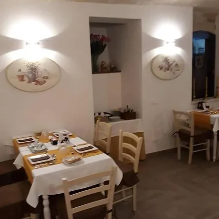 לינה וארוחת בוקר Il Ritrovo Dei Poeti 4*