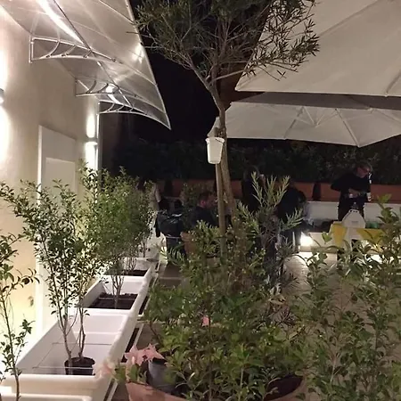 Il Ritrovo Dei Poeti לינה וארוחת בוקר