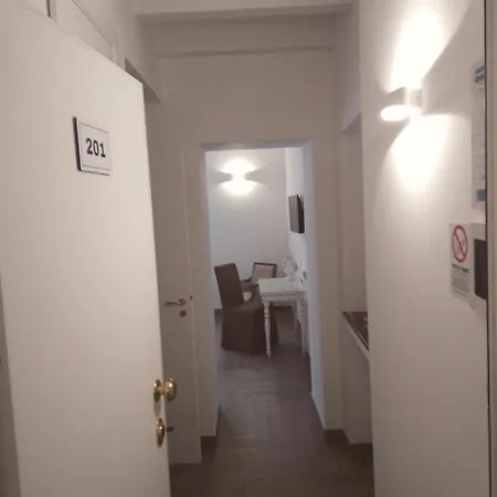 לינה וארוחת בוקר Il Ritrovo Dei Poeti 4*